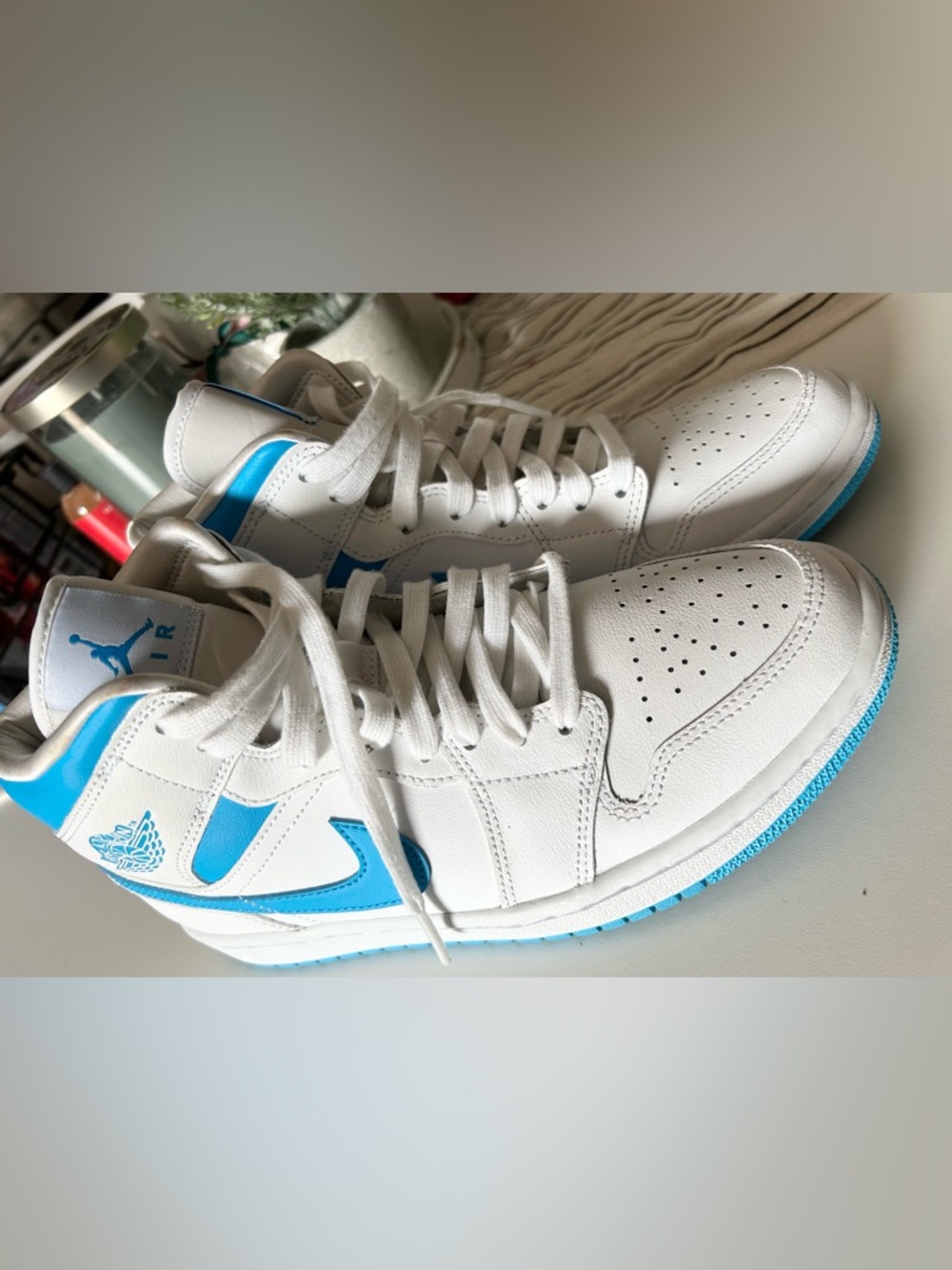 Nike Air Jordan 1 mid university blue size 8.5